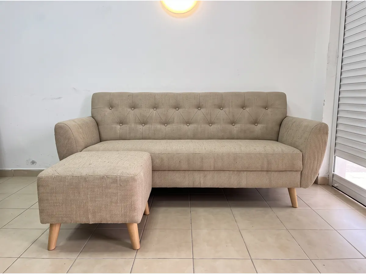Esquinero Retro Capitoné en vista frontal, fabricado en Córdoba