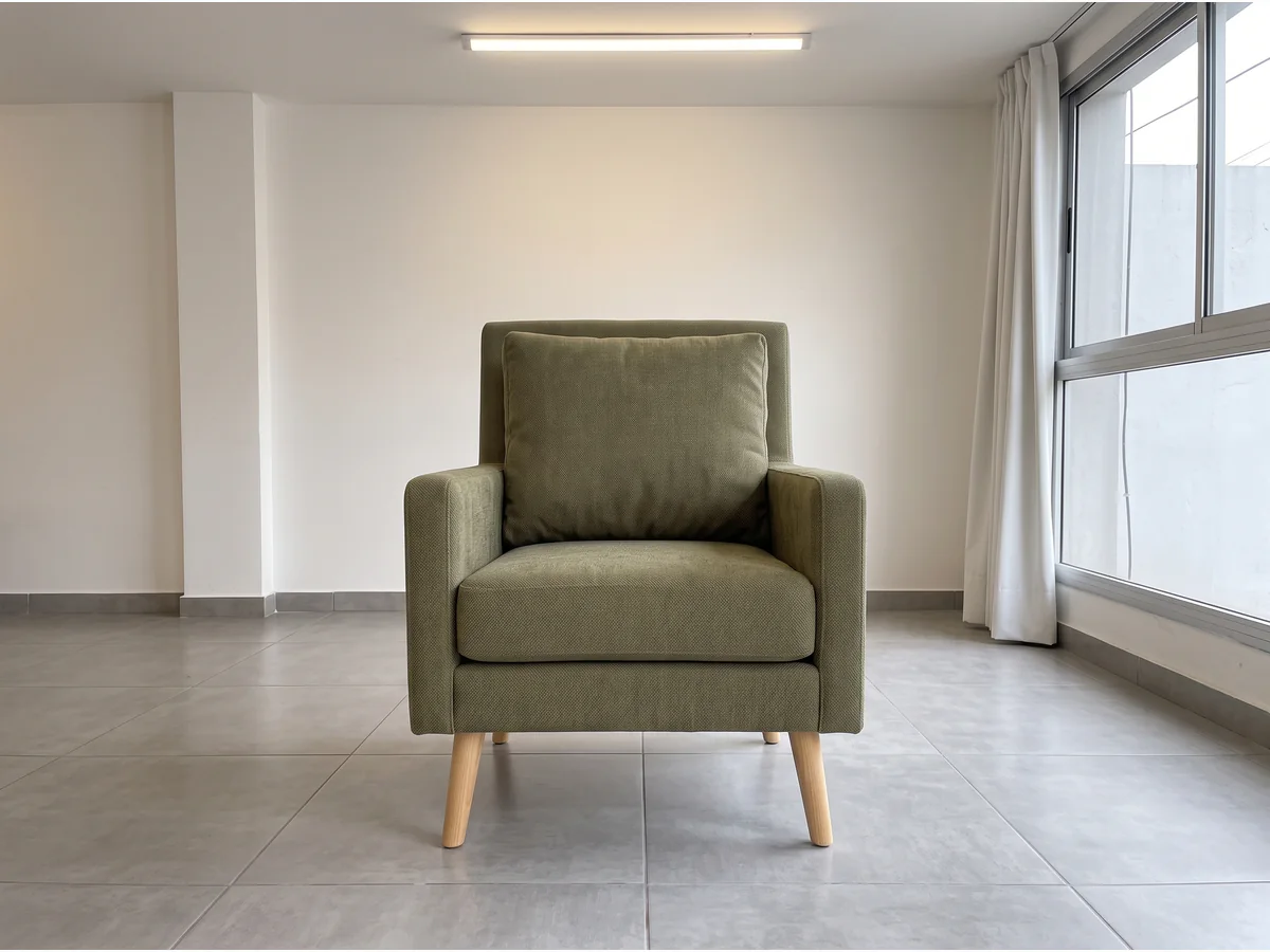 Sillón Individual con Patas de Madera en vista frontal, fabricado en Córdoba